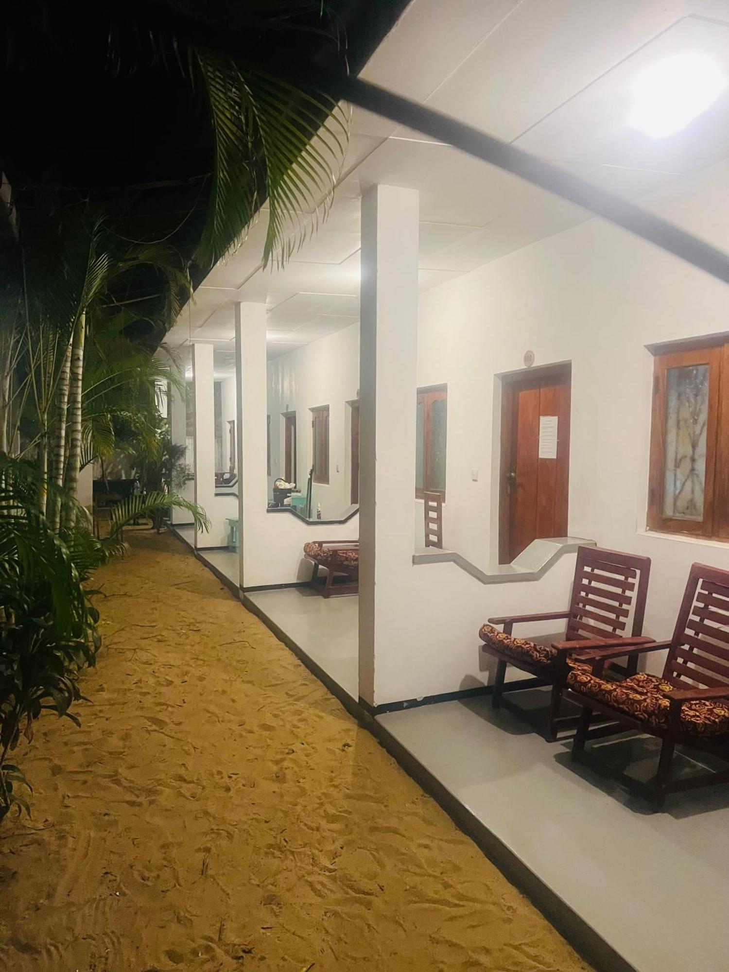 Moxy Bay Arugambay Arugam Bay Exterior foto