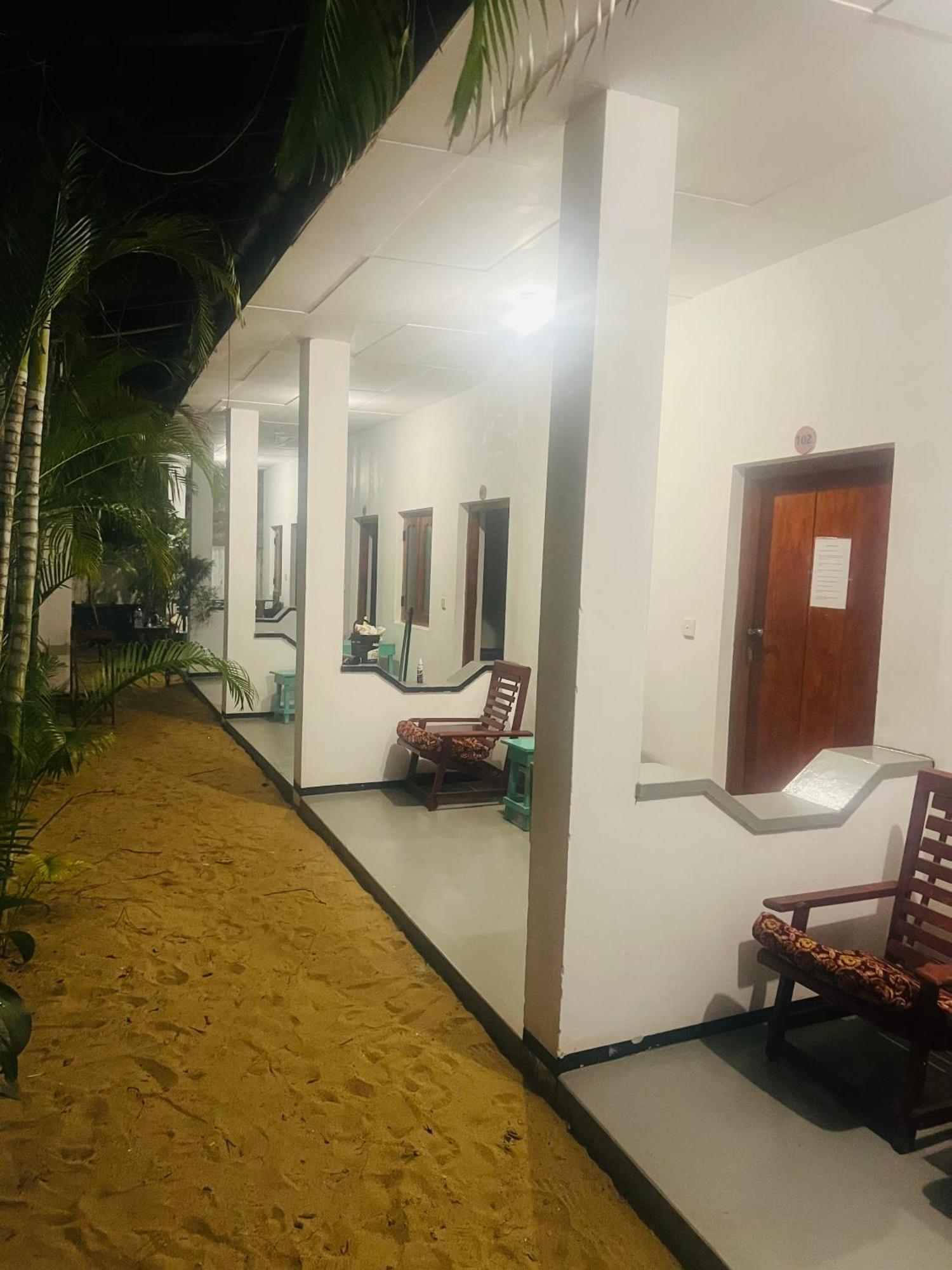 Moxy Bay Arugambay Arugam Bay Exterior foto